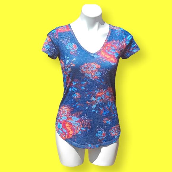 FREE with bundle! Mudd floral v neck tee size XS - Picture 8 of 8